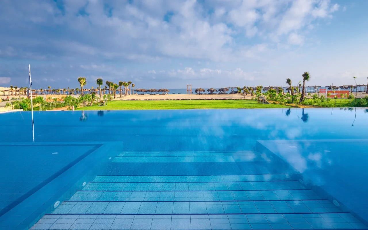 /api/cms/uploads/CAESAR_BAY_RESORT_03_6fc98bd667.jpg