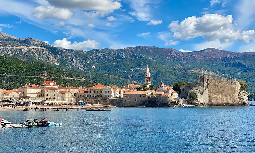 /api/cms/uploads/montenegro_budva_old_town_95a7b7091b.jpg